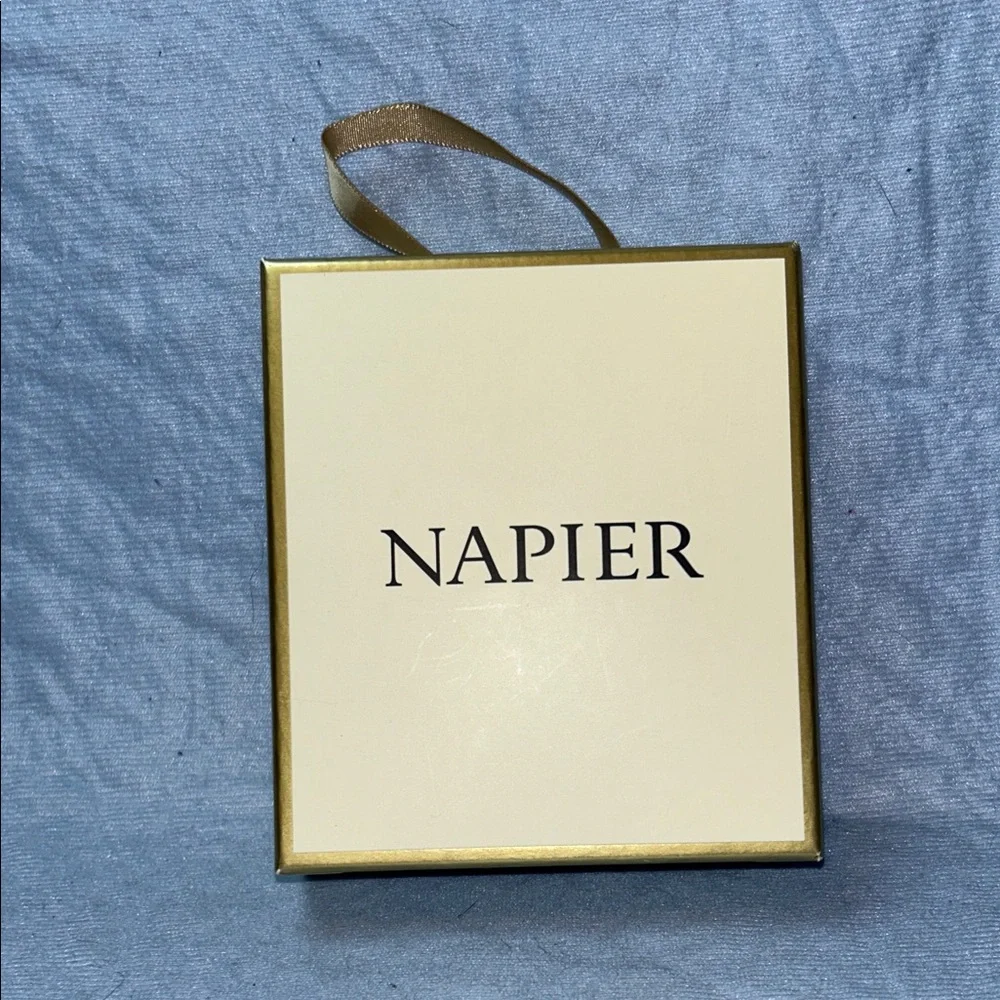 Napier red cardinal On an Holly Berry Branch Brooch/Pin